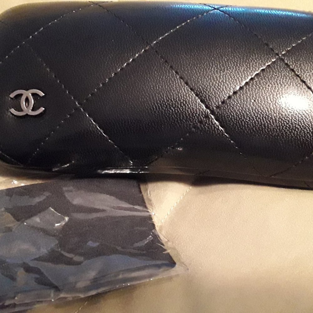 CHANEL BLACK HARDSHELL EYEGLASS/SUNGLASS CASE EUC